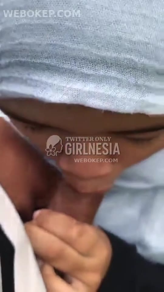 Hijab Malay eksib sepong di hutan